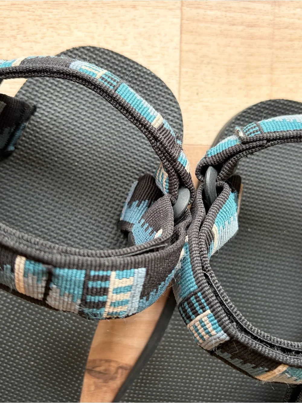 Teva Men’s Original Universal Black and Blue Adjustable Strap Sandals Size 7